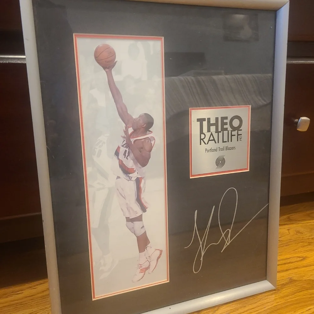 Basketball player - Picture 1 of 3